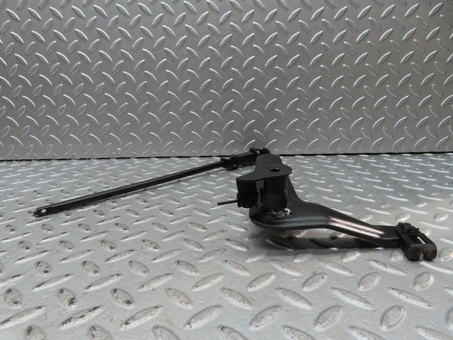 17796 Mercedes-Benz W116 450SEL Handbrake Regulator