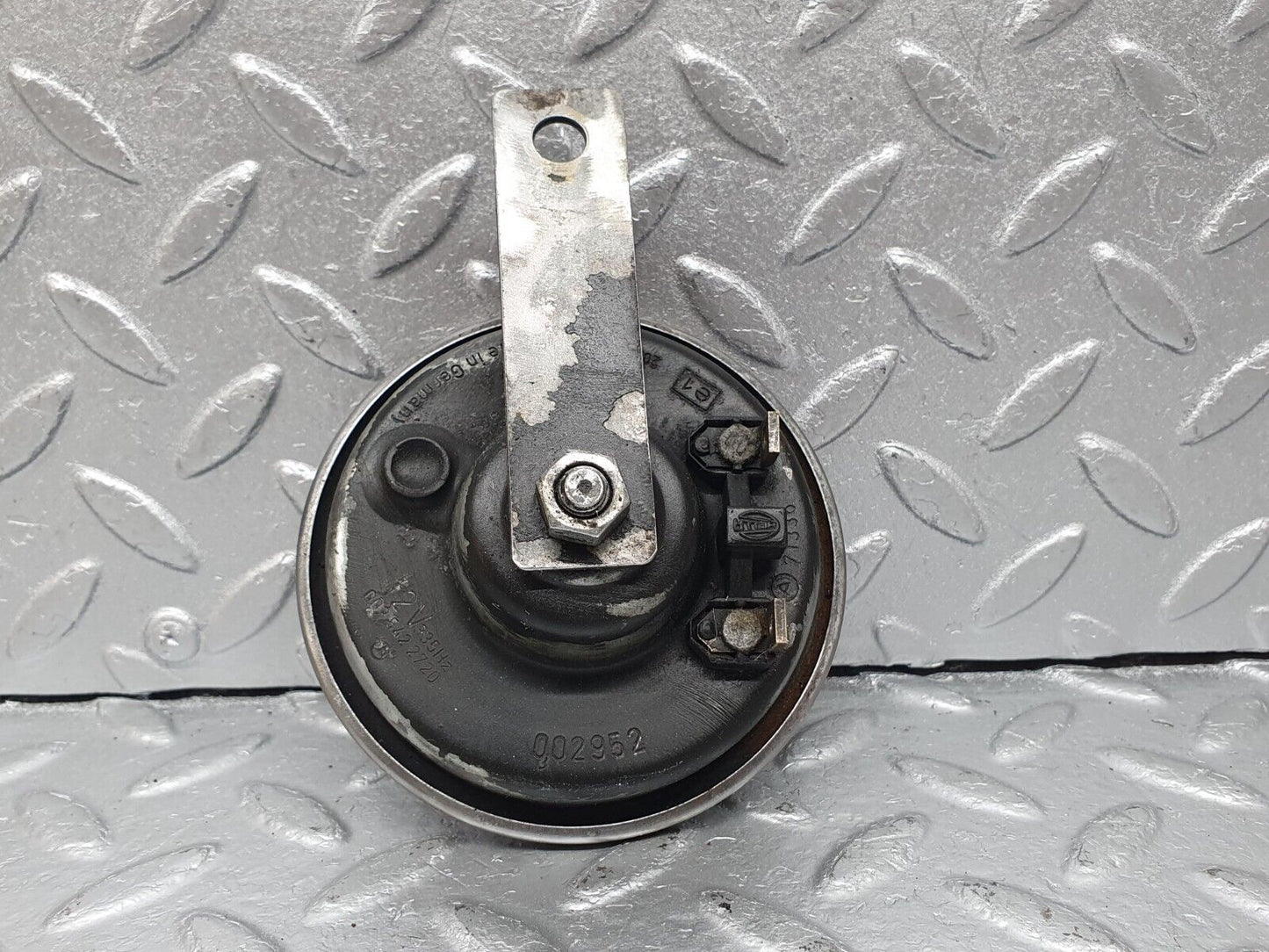 41544 Mercedes-Benz W124 200E Horn Hella 002952