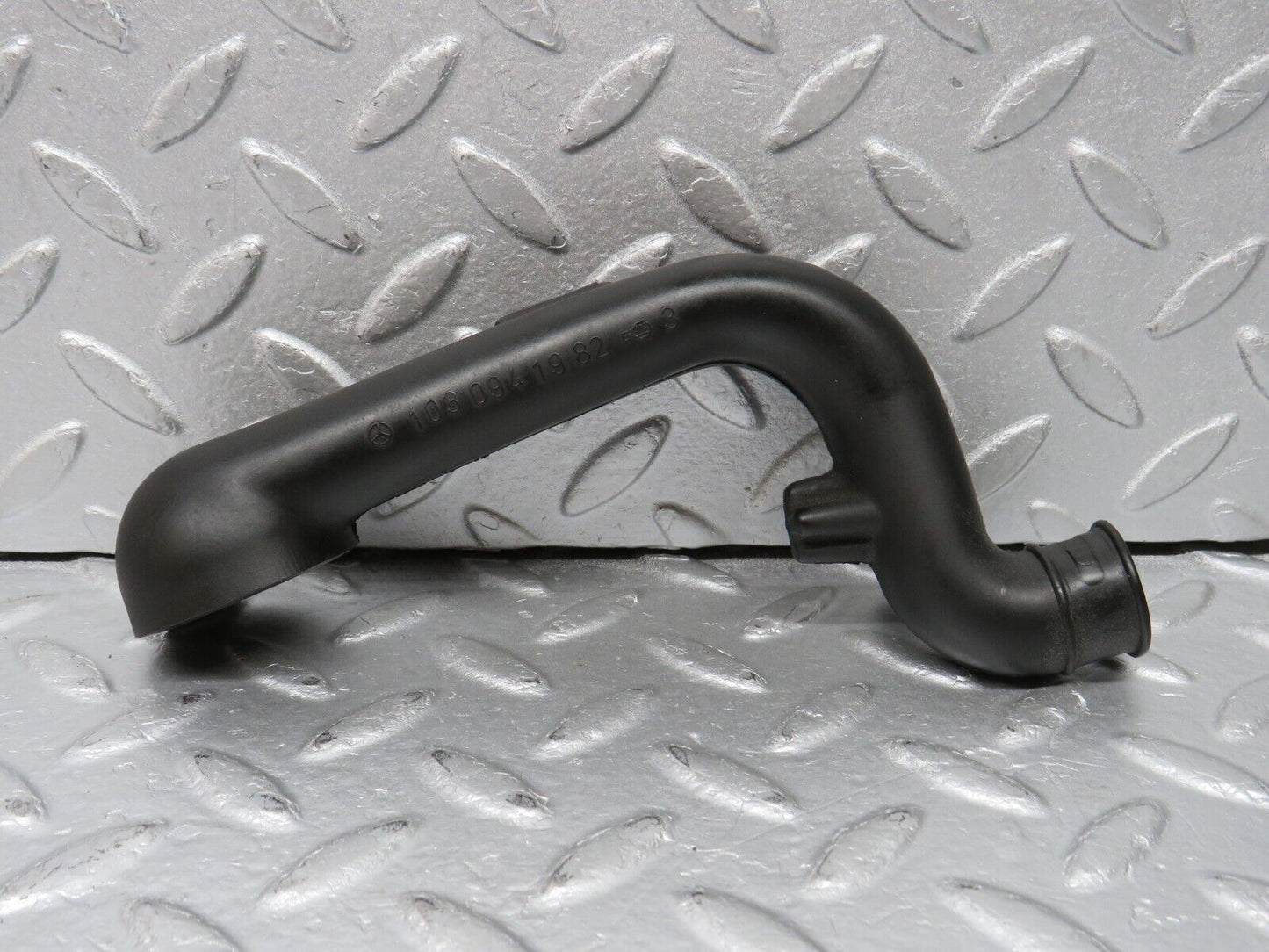 38886 Mercedes-Benz W201 190E 2.6L Crankcase Breather Pipe 1030941982
