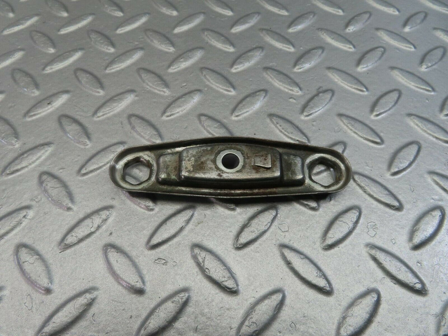 9806 Mercedes-Benz C123 280CE Coupe Fuel Injector Nozzle Clamp Bracket