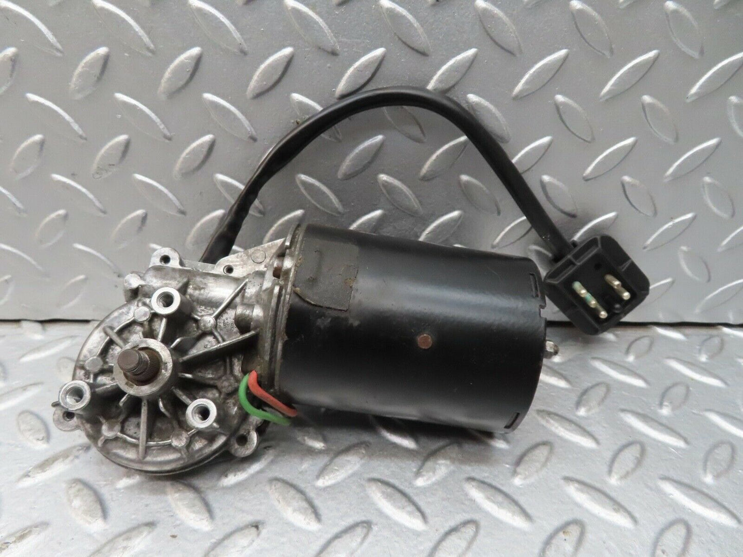 17049 Mercedes-Benz C123 280CE Coupe Wiper Motor