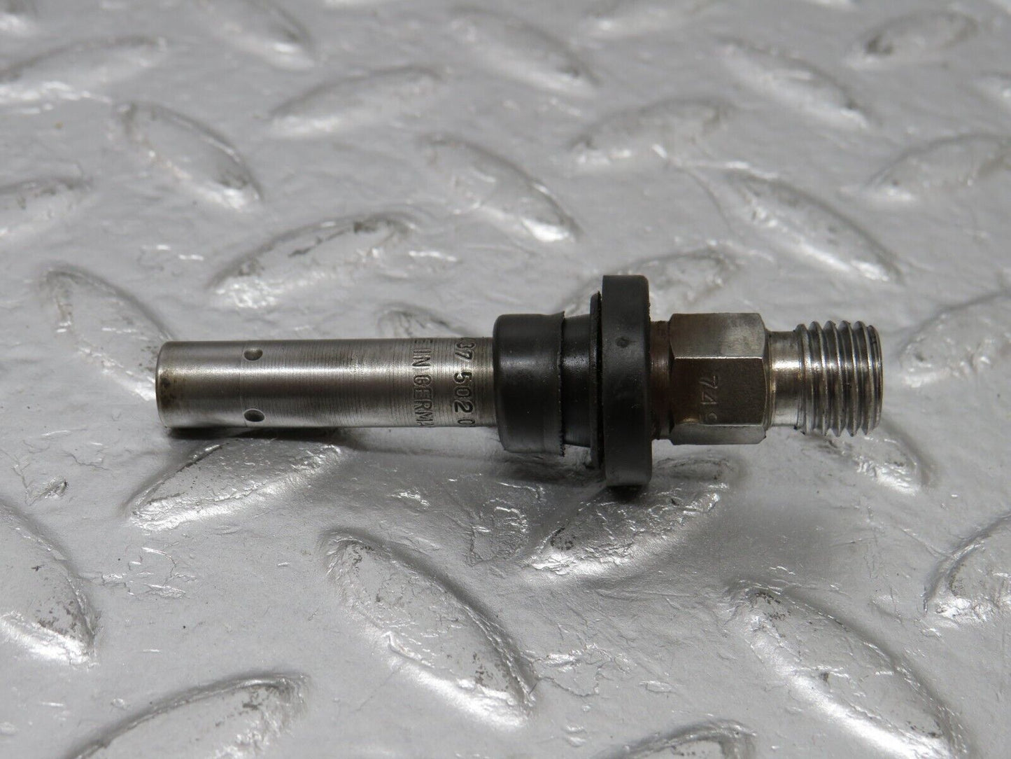 34125 Mercedes-Benz W124 260E Fuel Injector Bosch 0437502010