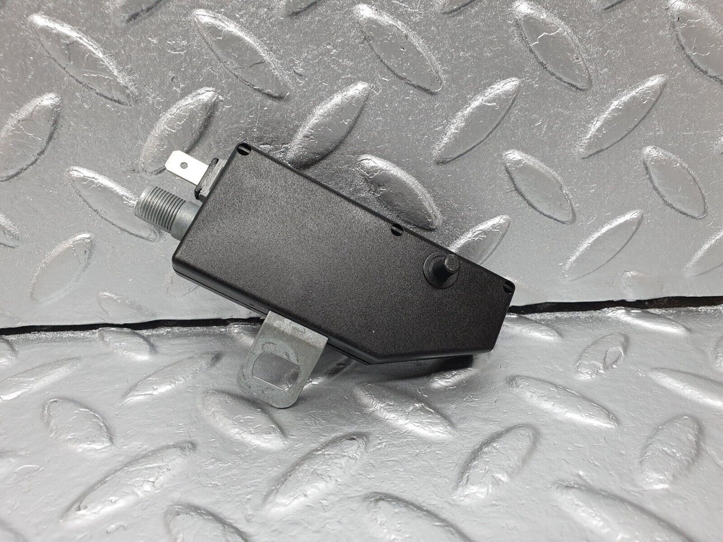 41856 Mercedes-Benz W202 C200 Radio Ariel Antenna Amplifier Booster 2028201989