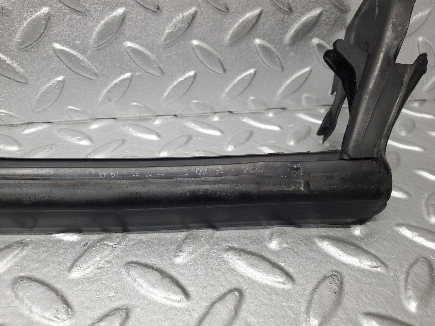 46744 Mercedes-Benz R129 320SL Coupe Right Door Seal Window Weatherstrip