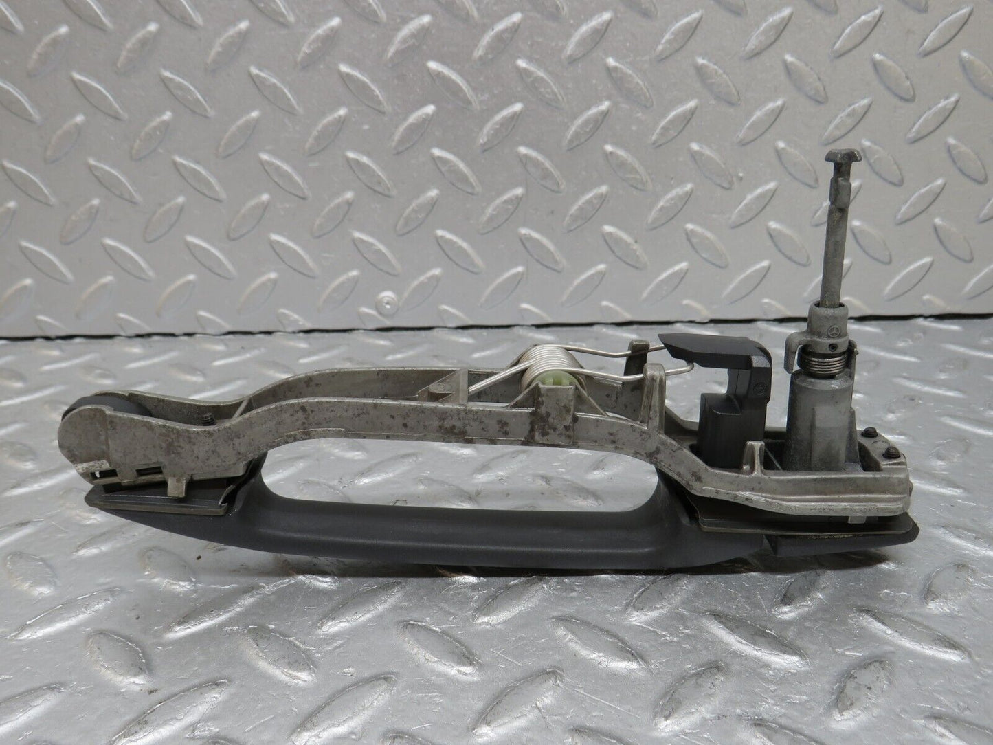 36642 Mercedes-Benz W201 190E Exterior Door Handle Front Left No Key