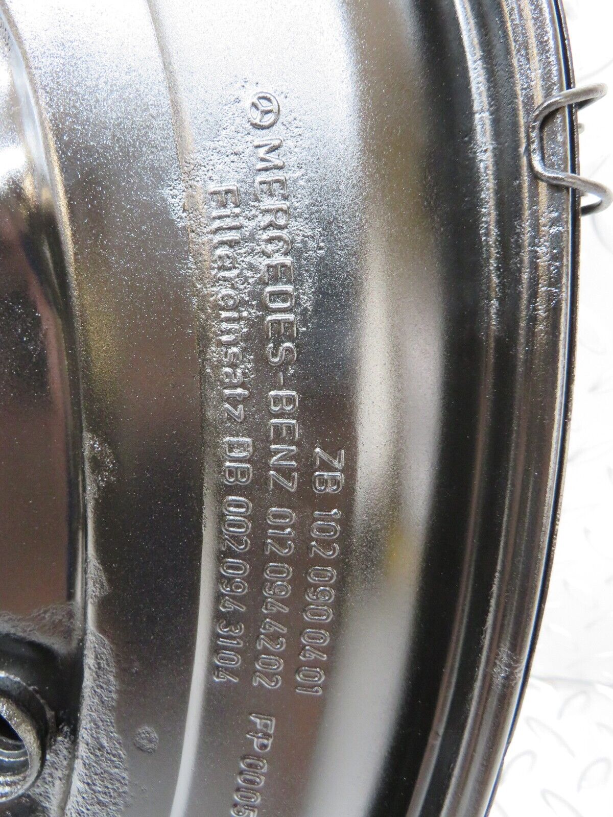 26647 Mercedes-Benz W123 230E Air Filter Box Housing 0120944202