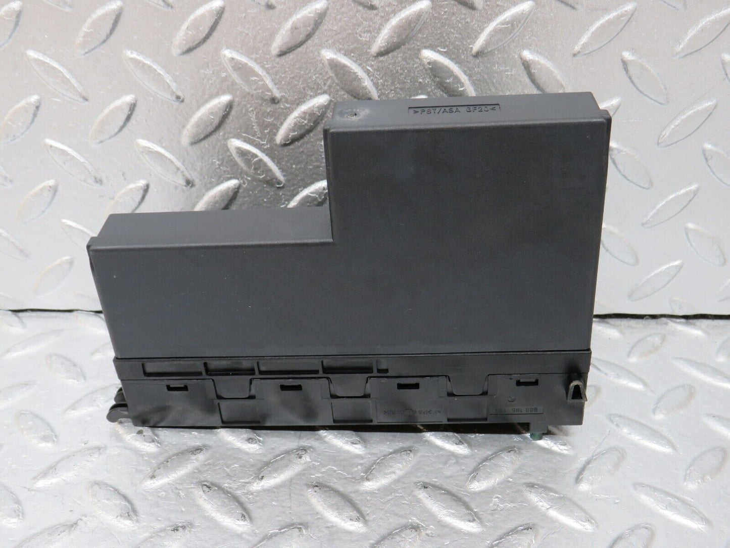 34847 Mercedes-Benz W210 320E Relay Box Fuse Box 0195455632 0005401050