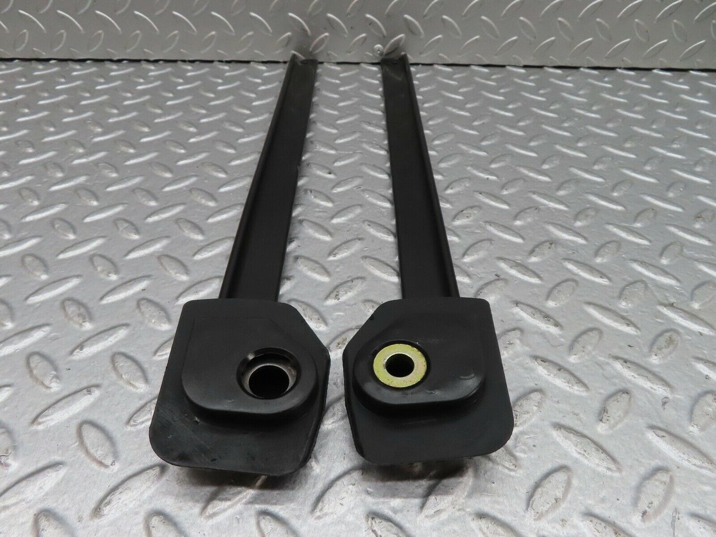 18148 Mercedes-Benz W123 200 Seat Belt Runner