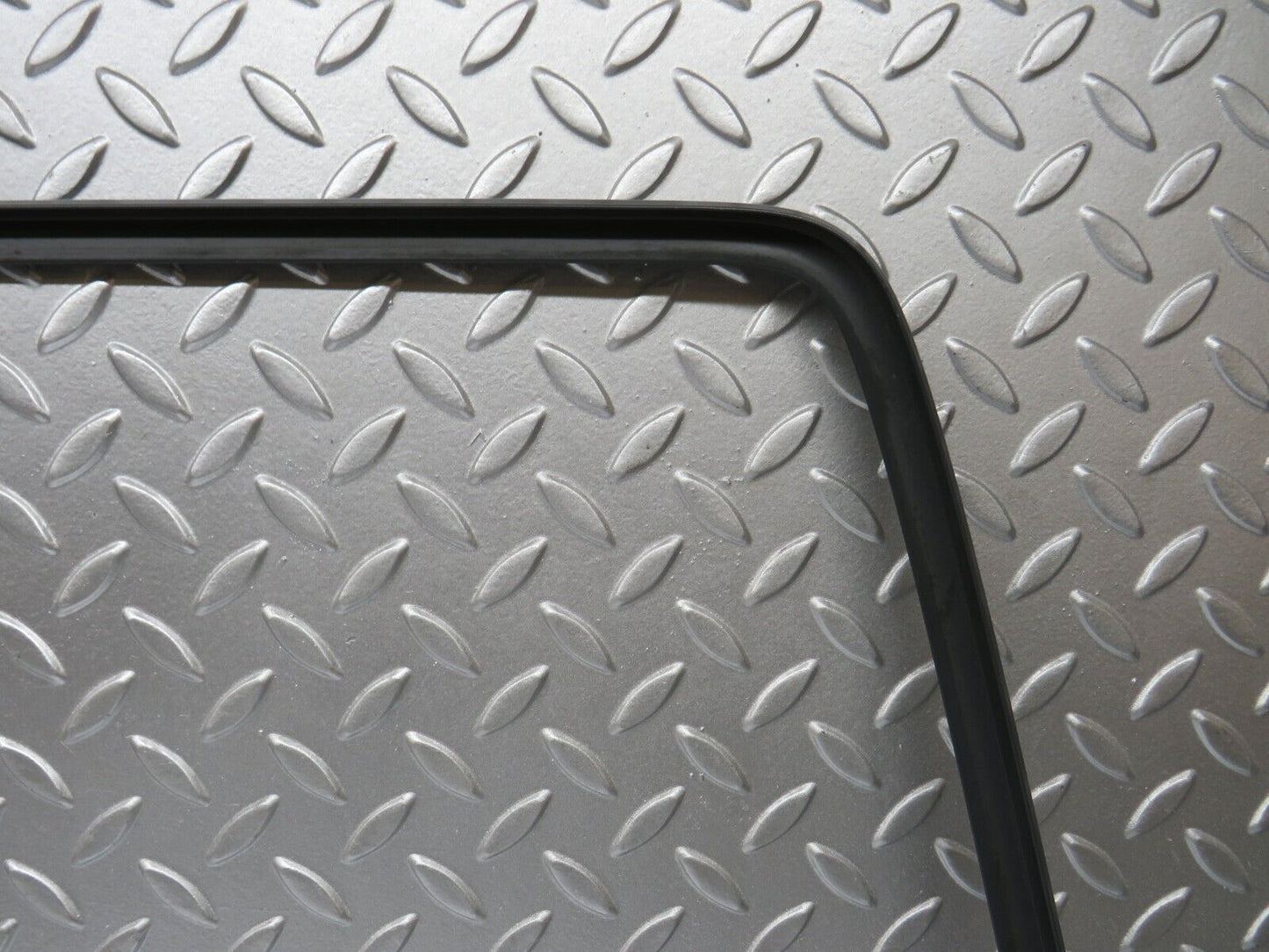 32313 Mercedes-Benz S124 300TE Wagon Tailgate Windscreen Frame