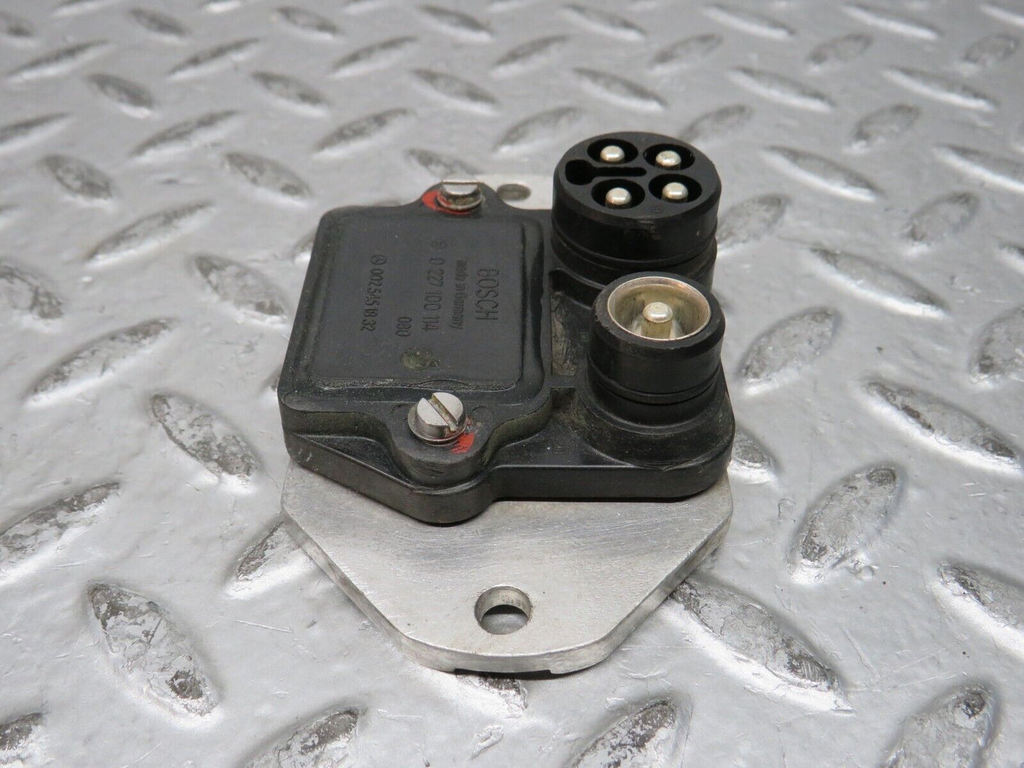 28613 Mercedes-Benz W123 230E Ignition Control Unit Bosch 0025451832