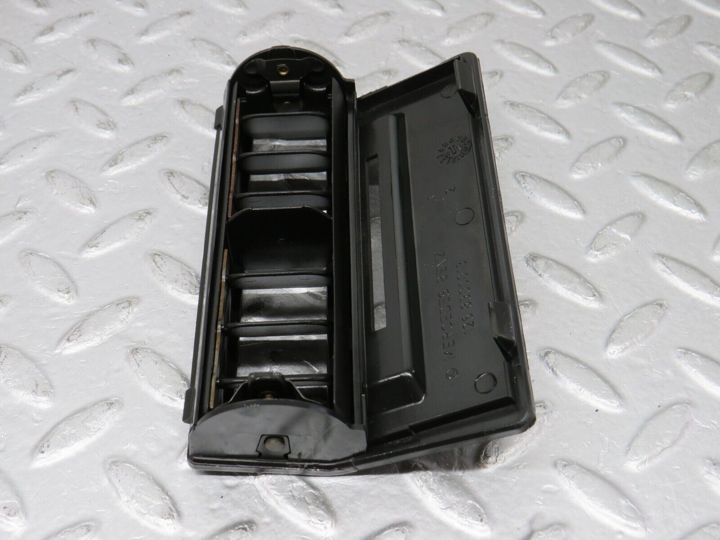 36187 Mercedes-Benz W126 420SE Centre Console Air Vent 1268300013