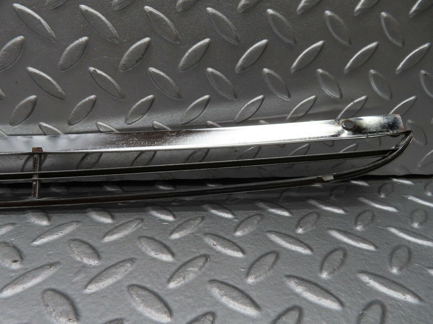 18449 Mercedes-Benz W111 220SE Coupe Air Intake Chrome Grill