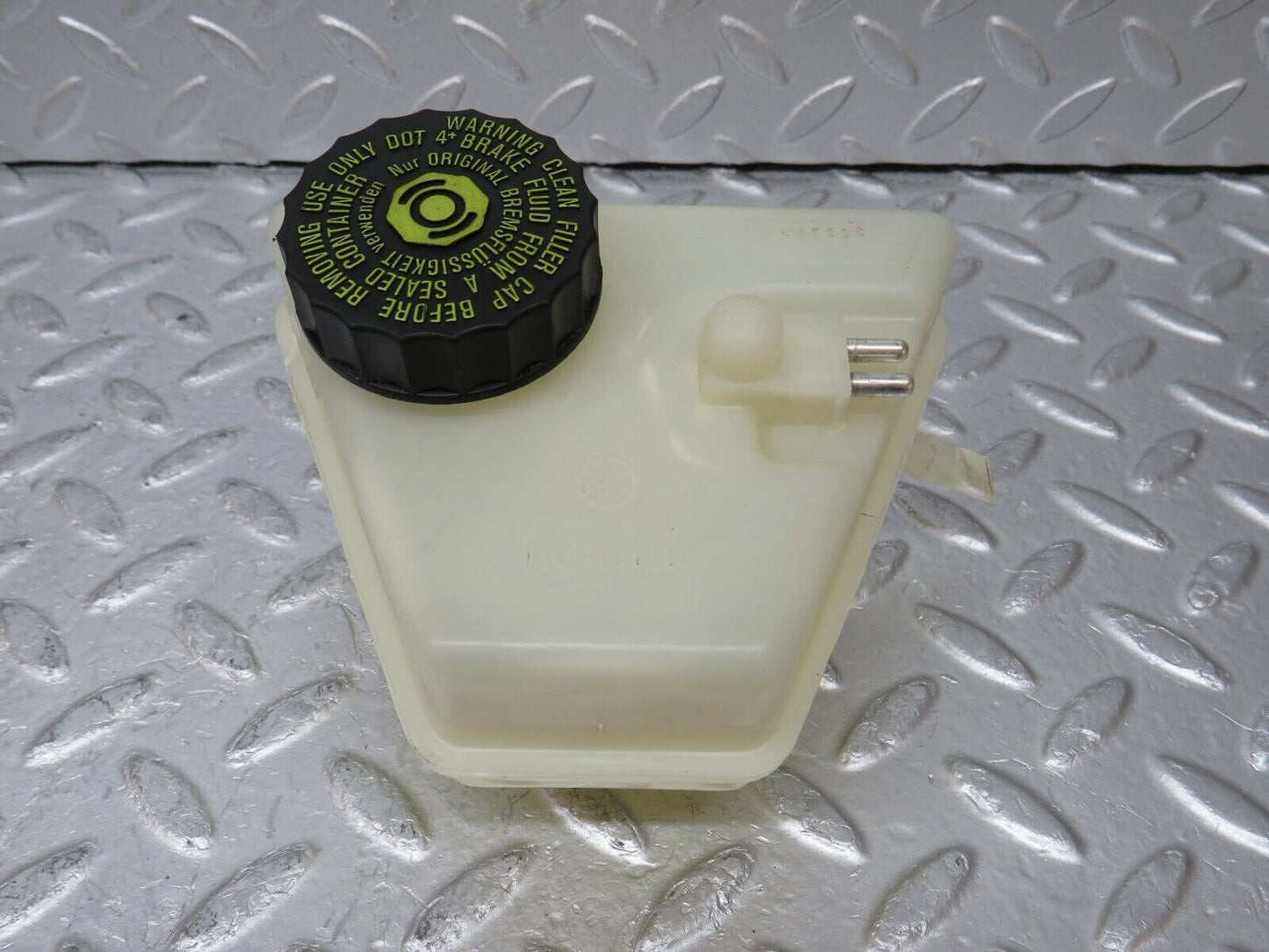 34776 Mercedes-Benz W210 320E Brake Fluid Reservoir Tank 2024300202