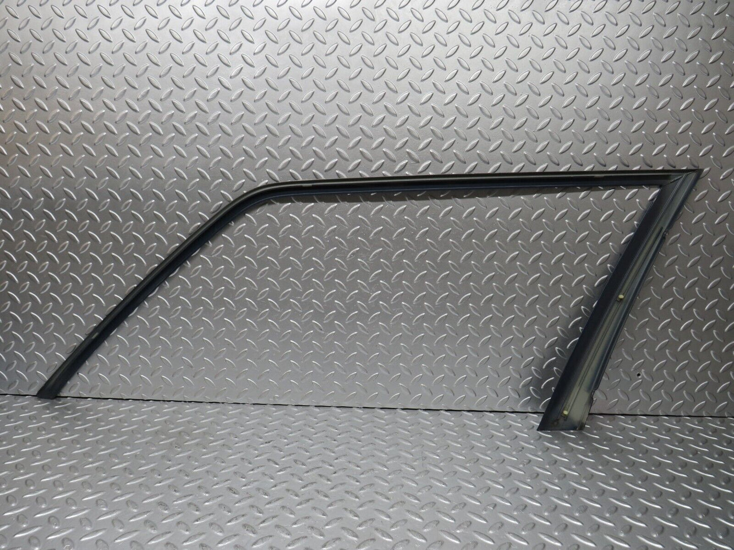 31184 Mercedes-Benz S124 220TE Wagon Front Left Door Exterior Frame Trim