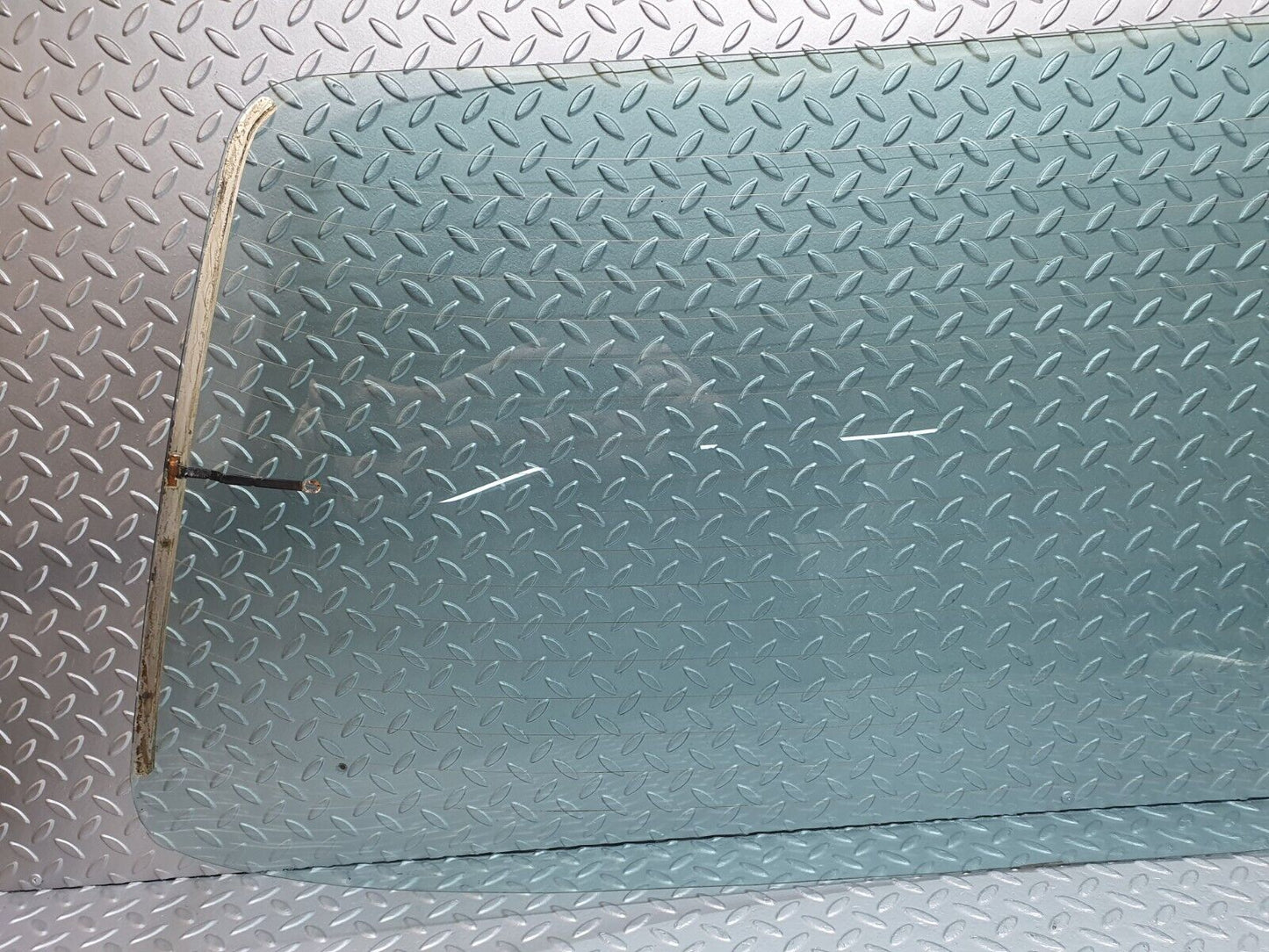 40816 Mercedes-Benz W123 300D Rear Heated Windscreen Glass