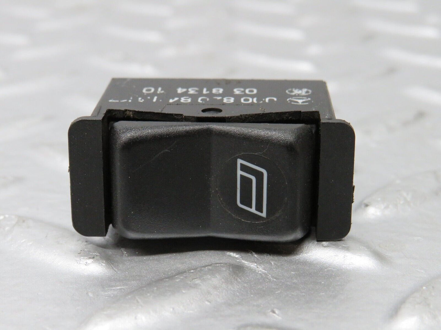 32209 Mercedes-Benz W123 230E Rear Right Electric Window Switch 0008208410