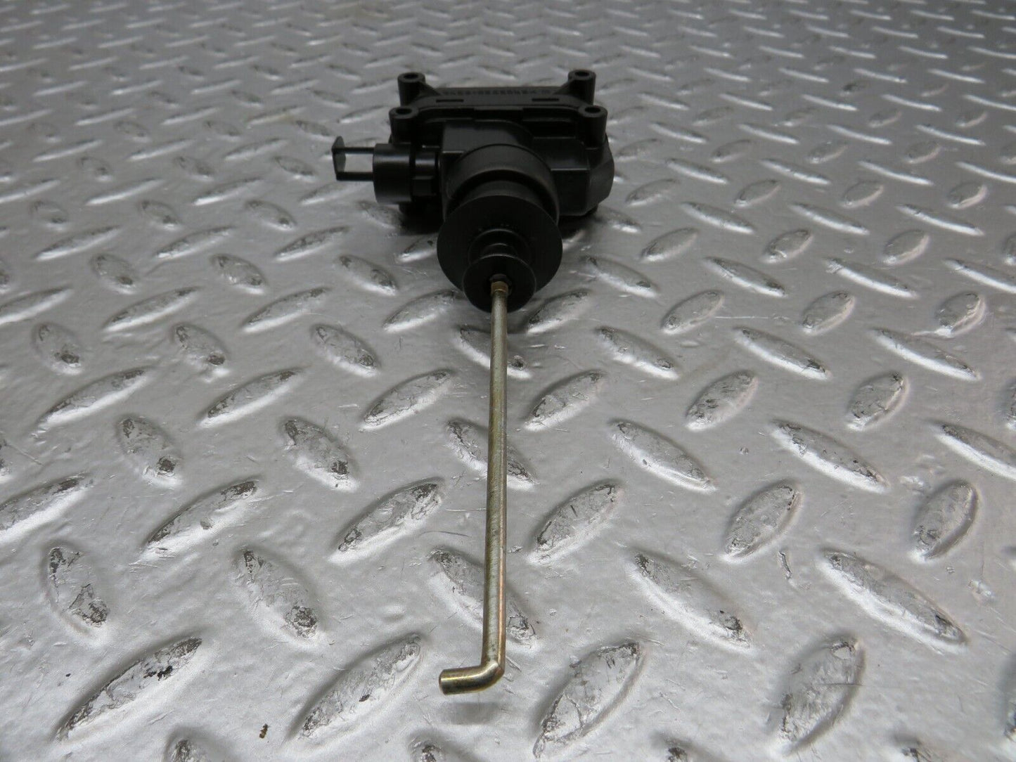 27498 Mercedes-Benz S124 300TE Wagon Trunk Lock Vacuum Actuator