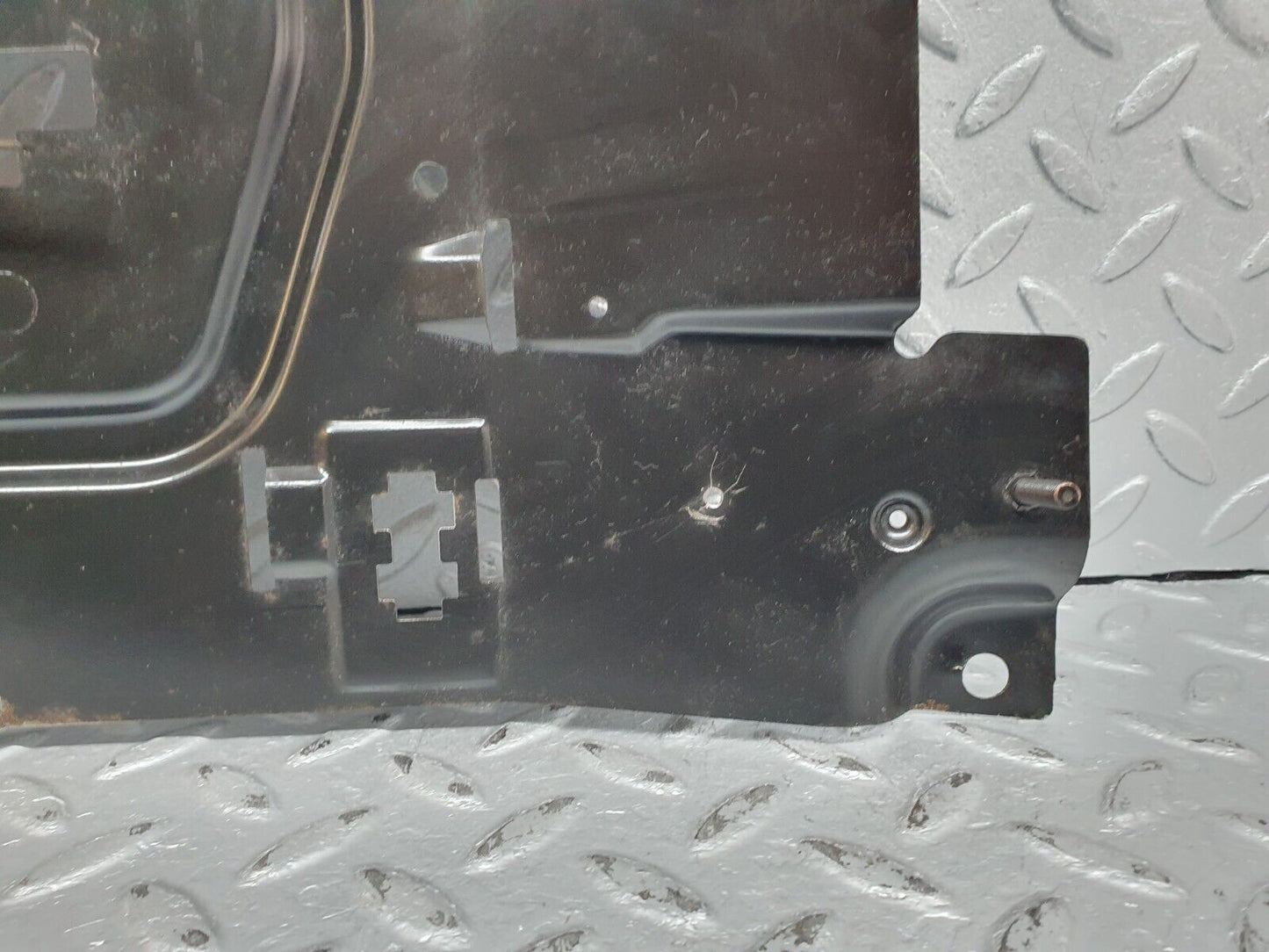 41186 Mercedes-Benz W126 300SE Left Footwell Relay Holder Bracket