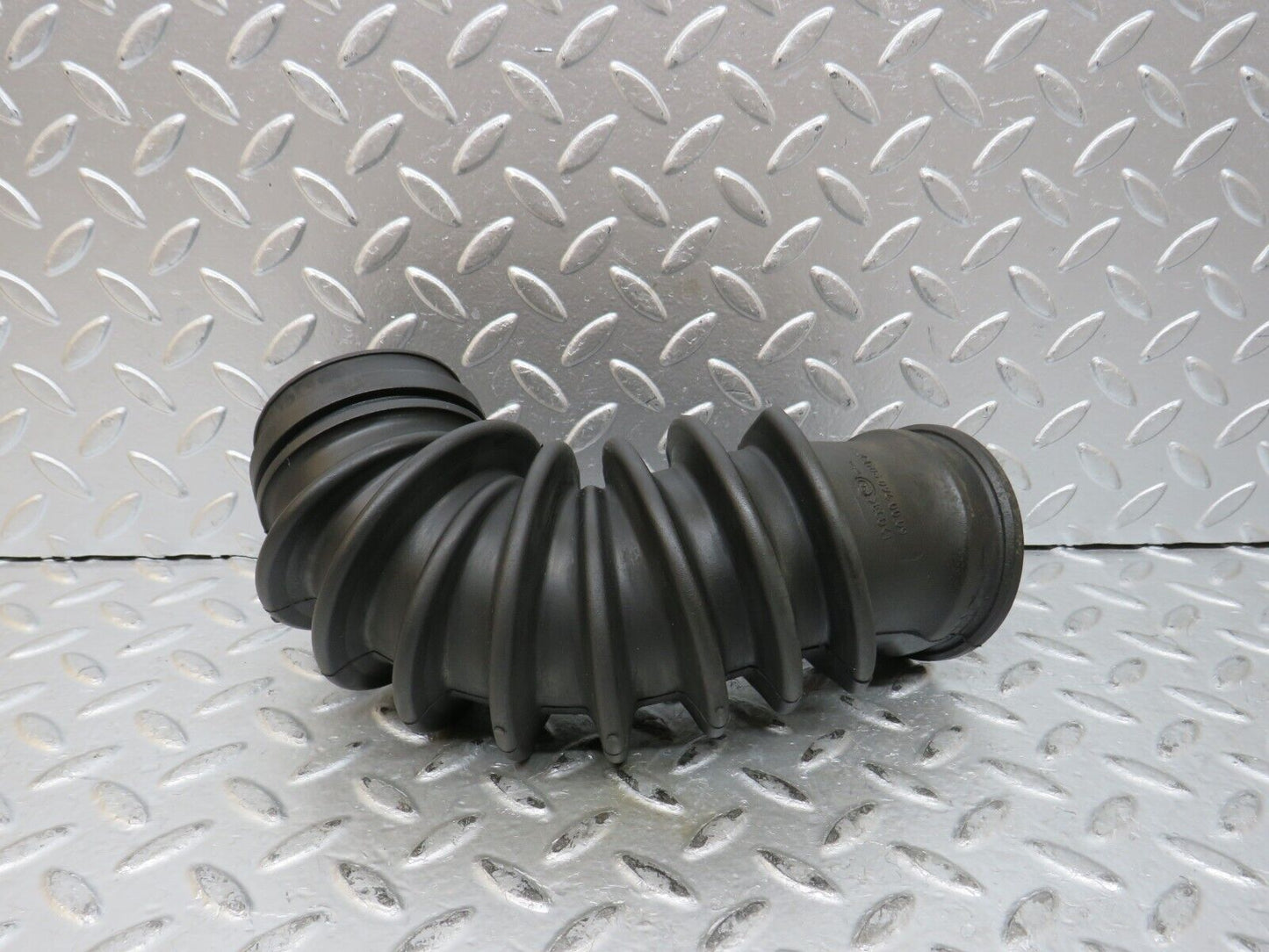 27783 Mercedes-Benz S124 300TE Wagon Air Filter Housing Pipe 6060940009