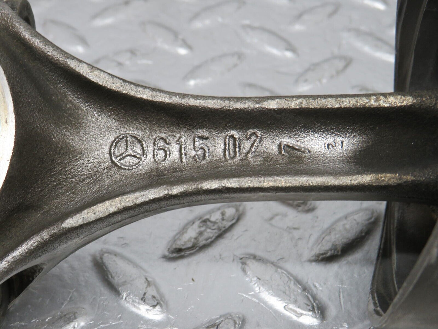 32932 Mercedes-Benz W123 300D Piston With Connecting Rod 90.875 mm 61502