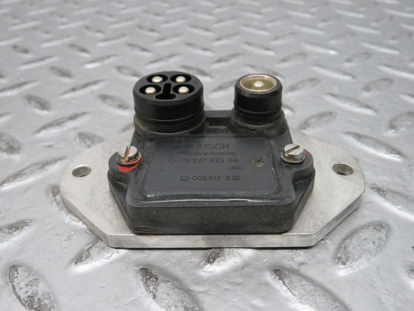28613 Mercedes-Benz W123 230E Ignition Control Unit Bosch 0025451832