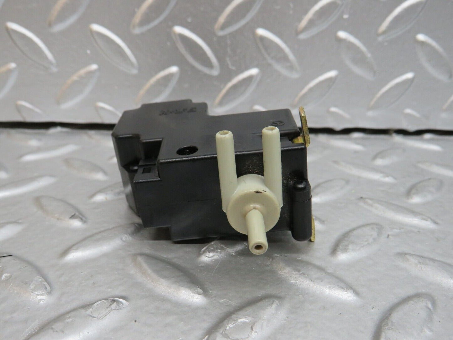 29569 Mercedes-Benz W124 230E Vacuum Valve