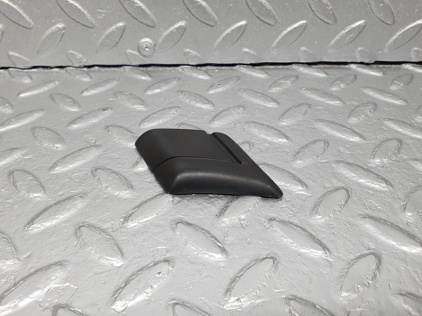 41678 Mercedes-Benz W124 200E Rear Left Fender Centre Moulding Trim