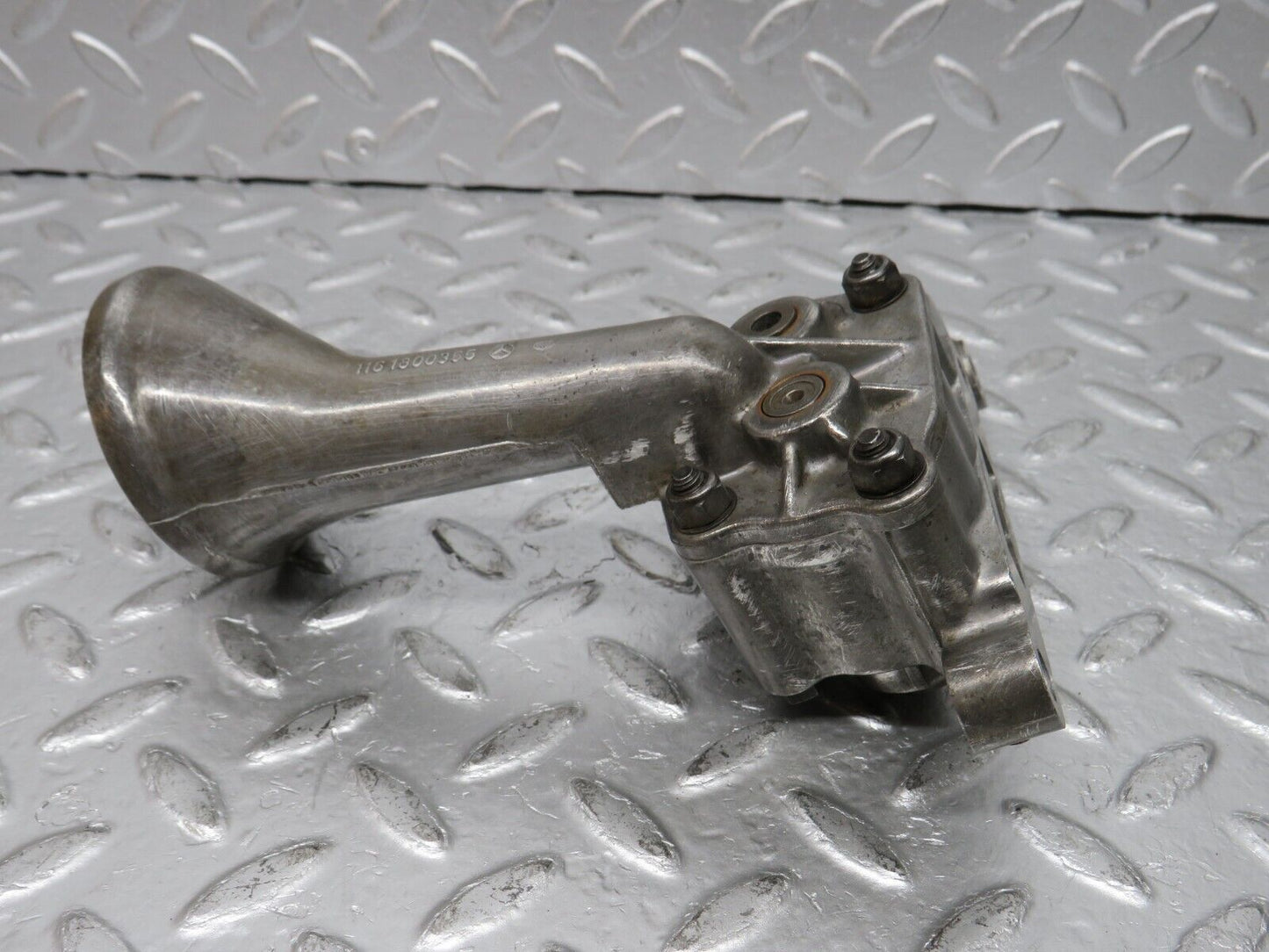 32785 Mercedes-Benz C107 R107 350 V8 Oil Pump 1161800502 1161800355