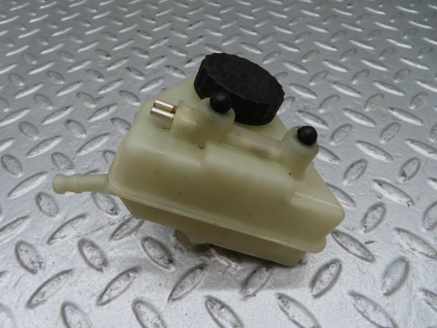 14741 Mercedes-Benz W201 190E Brake Fluid Reservoir Tank