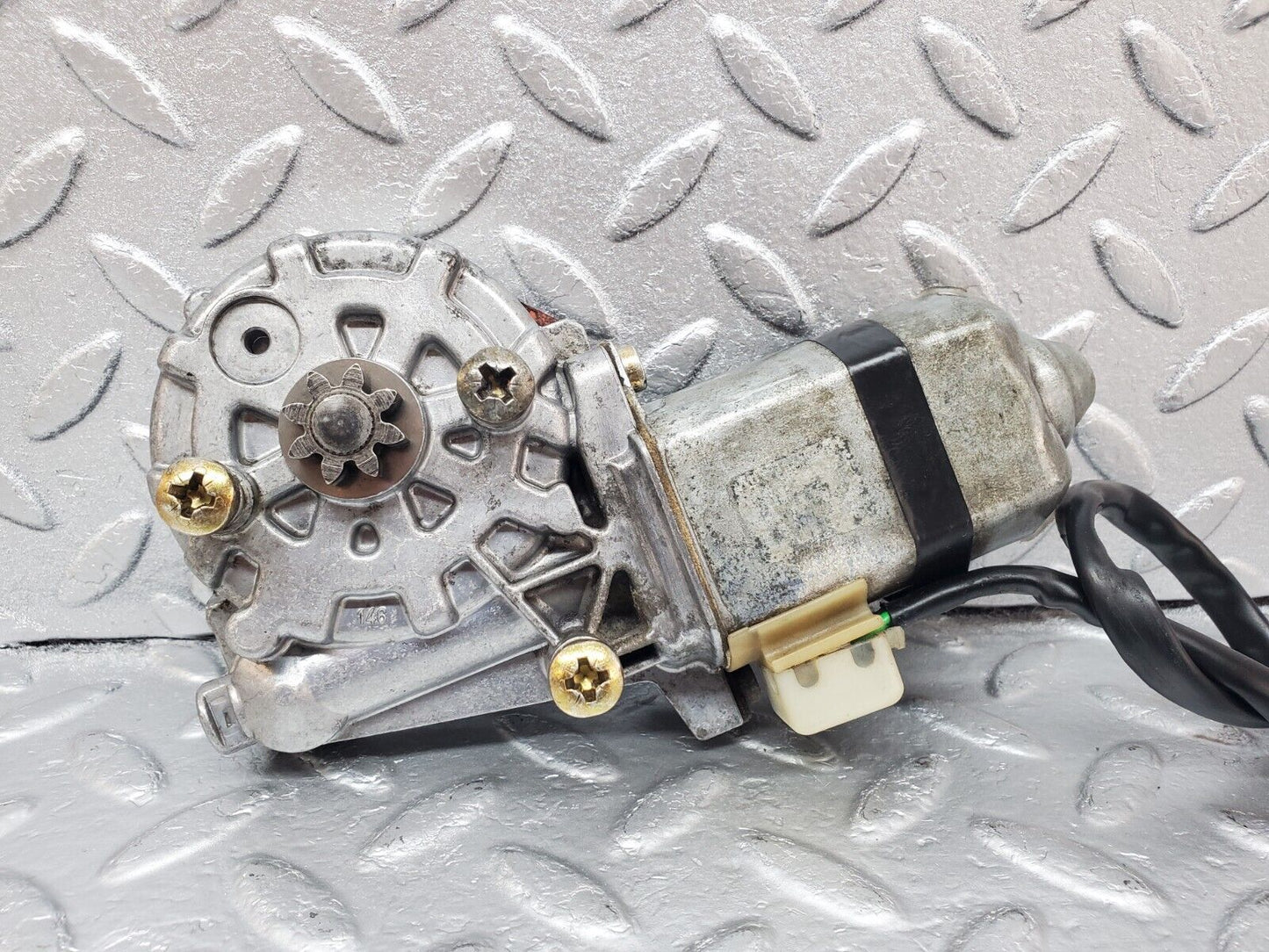 45760 Mercedes-Benz W126 420SE Front Right Window Regulator Motor 0130821182