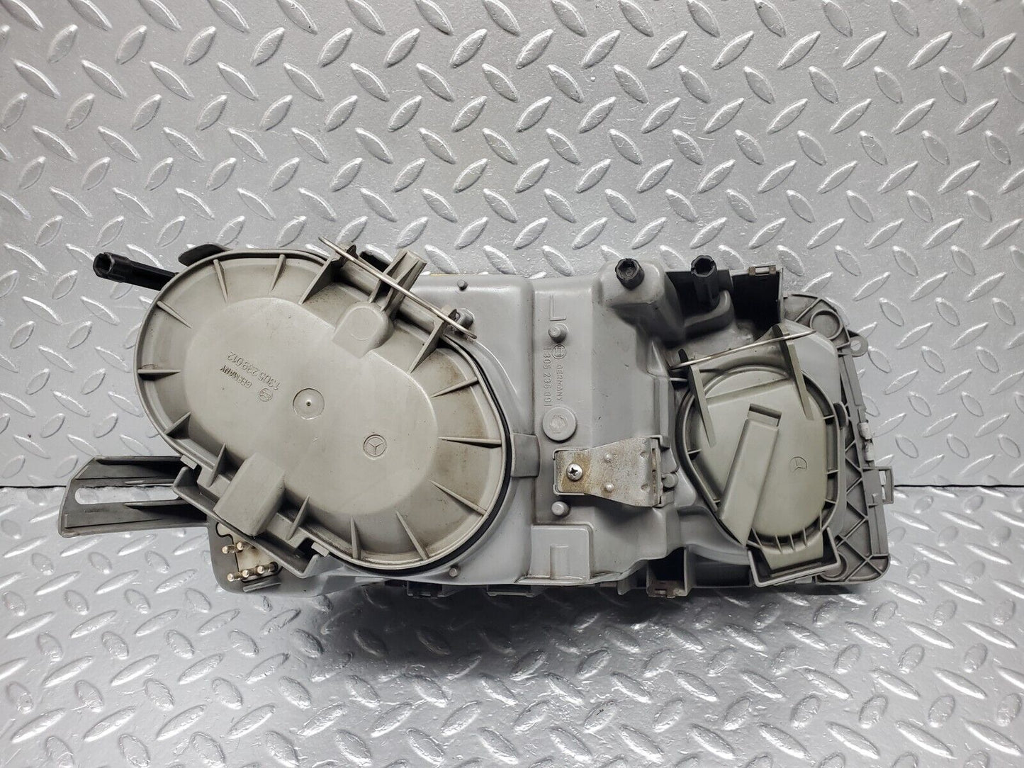 45827 Mercedes-Benz W126 420SE Headlight Left Bosch 0301065705 1268209461