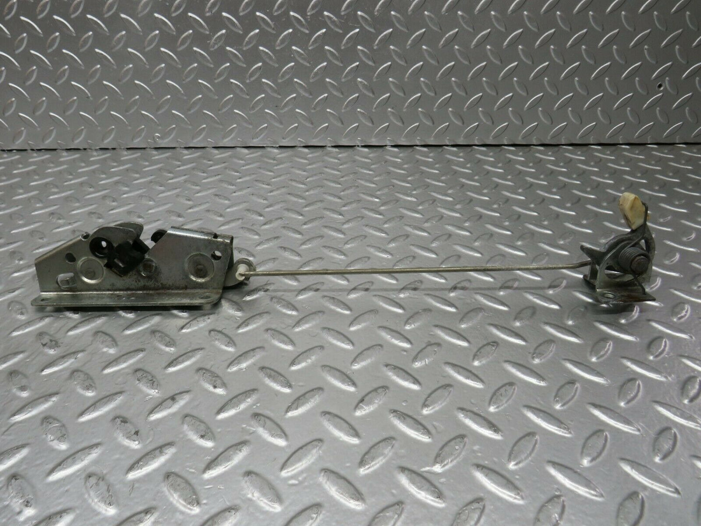 24264 Mercedes-Benz S124 220TE Wagon Rear Seat Bench Locking Mechanism Left