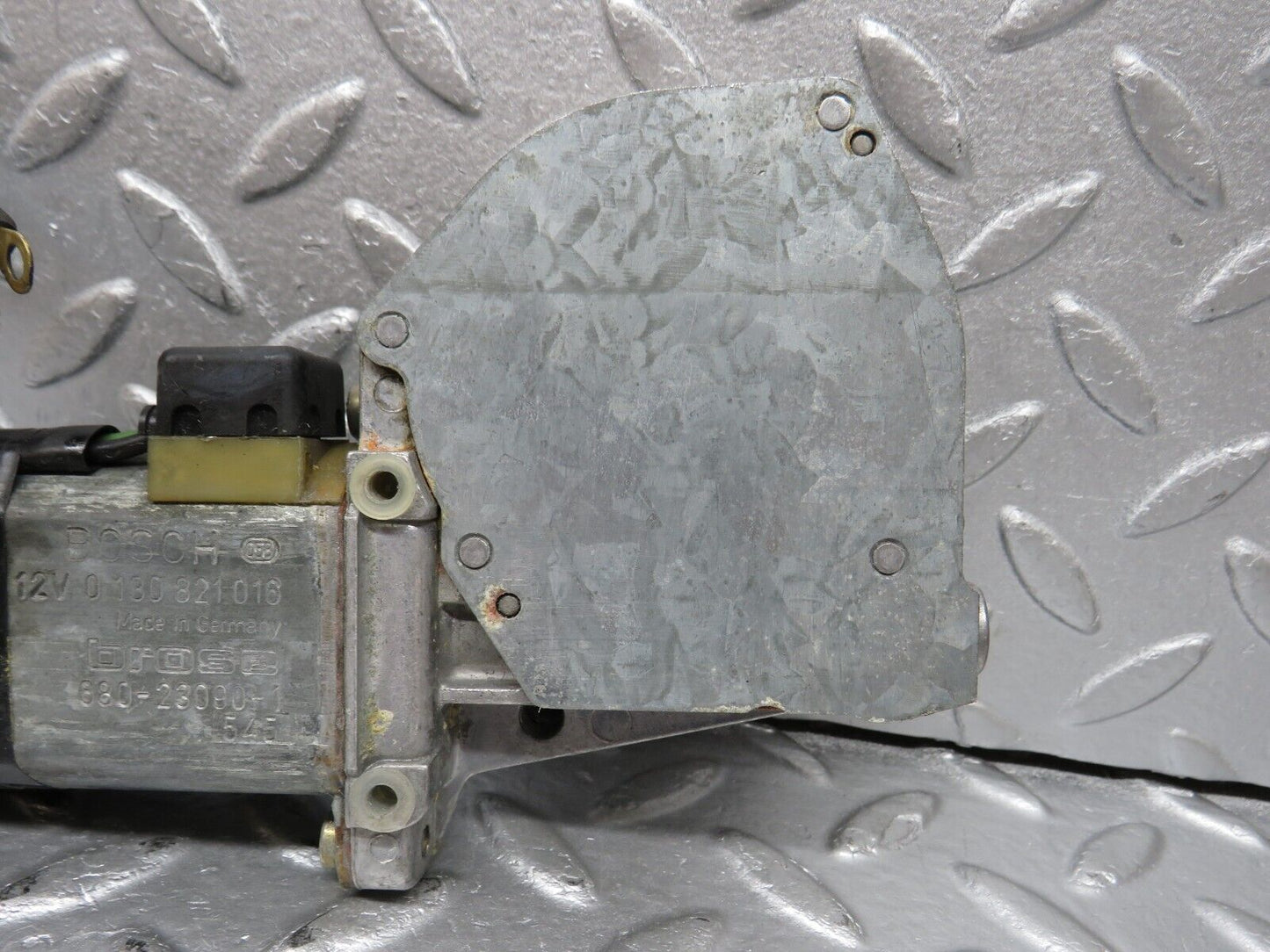 39193 Mercedes-Benz R107 500SL Coupe Right Door Window Regulator Motor Bosch 0130821016