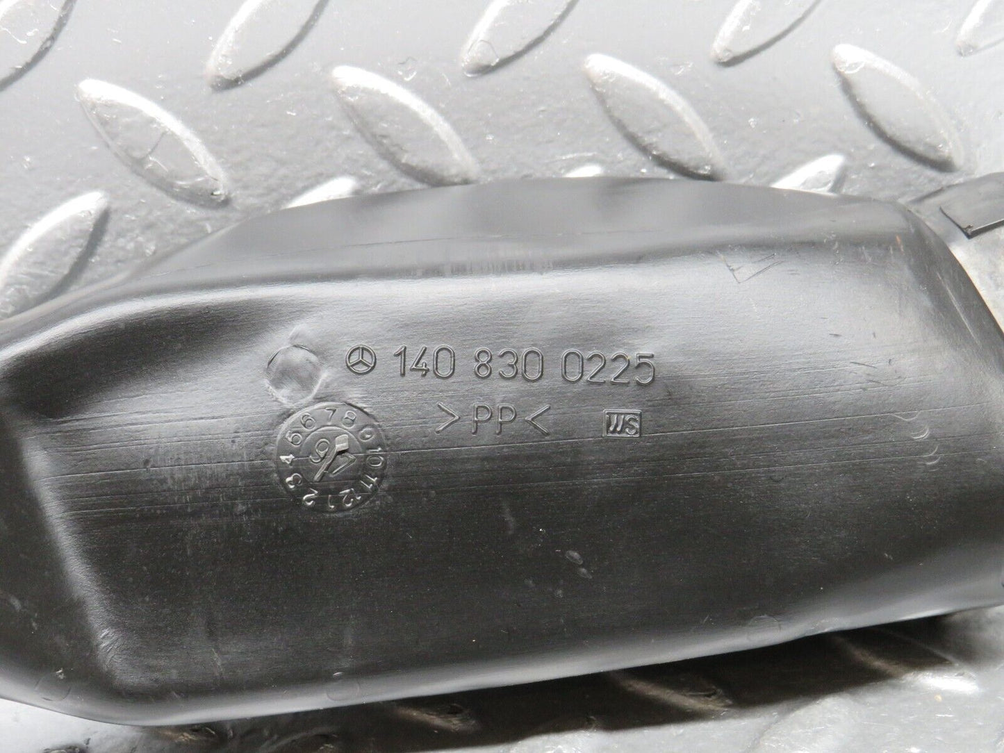 24901 Mercedes-Benz W140 S320 Air Intake Hose Pipe 1408300225