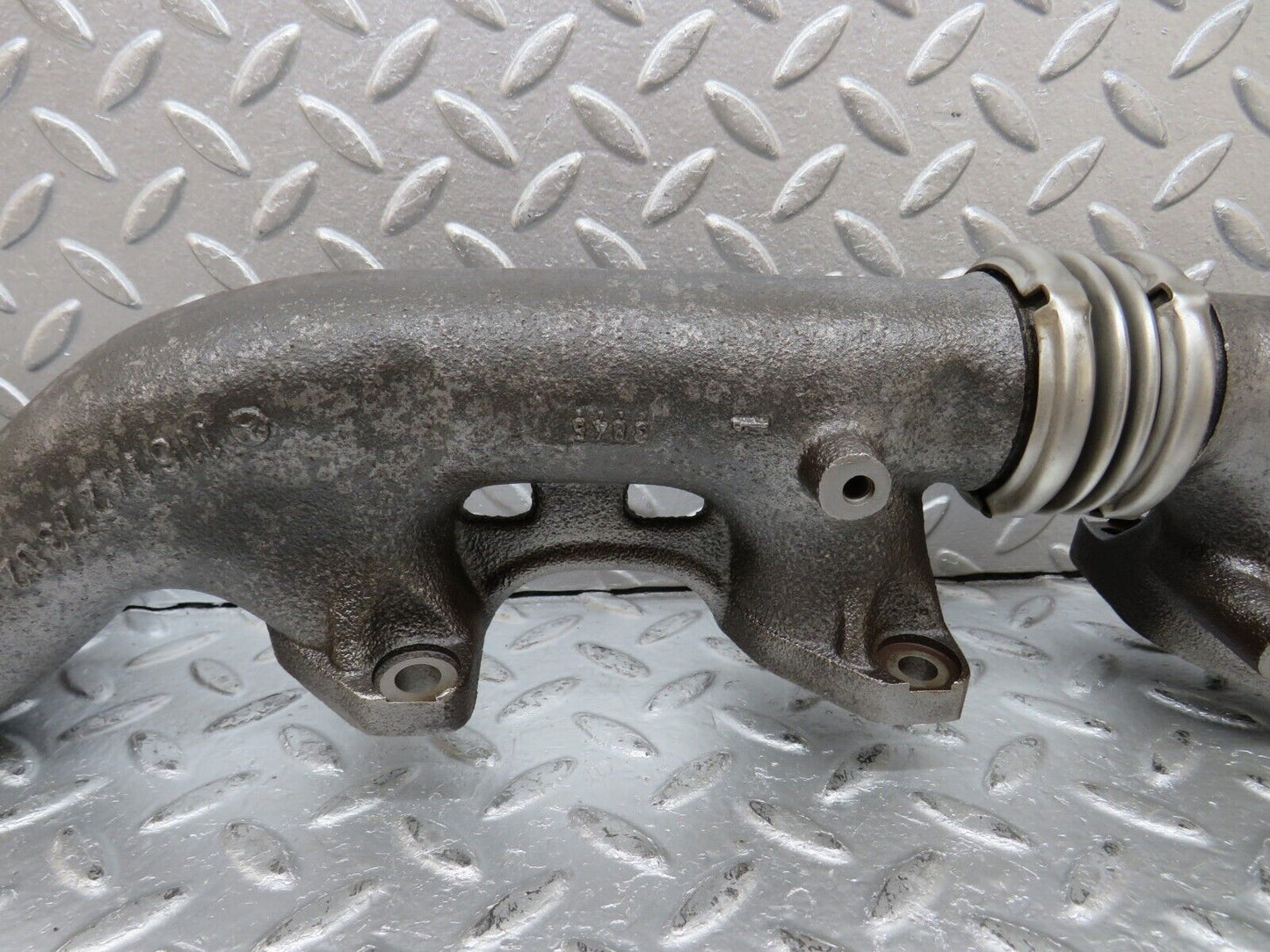 33125 Mercedes-Benz W126 380 V8 Exhaust Manifold Left 1161422302 1161422902