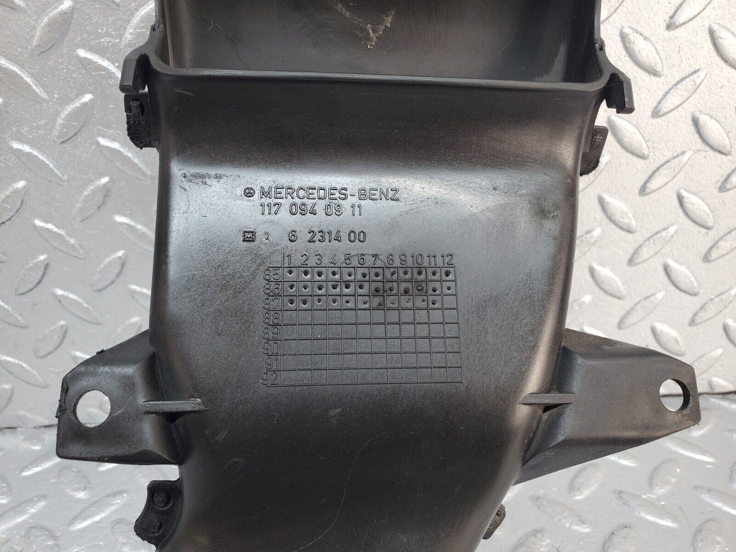 45571 Mercedes-Benz W126 420SE Air Intake Suction Pipe Left Side 1170940911