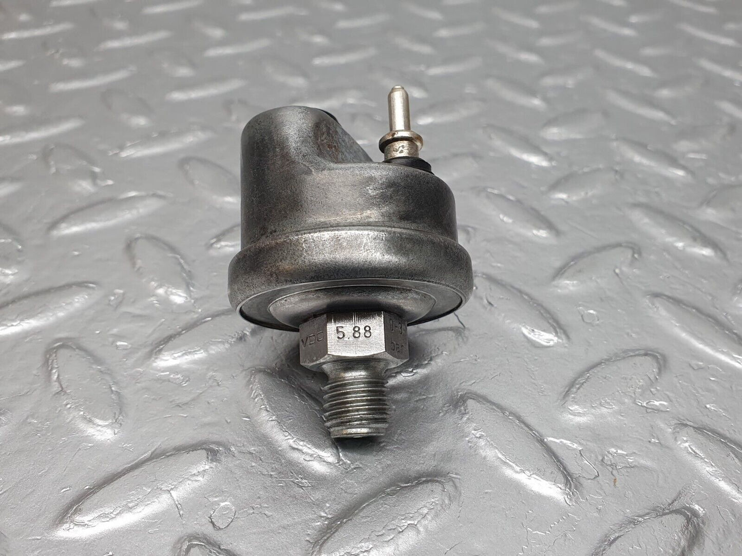 41662 Mercedes-Benz W124 200E Oil Pressure Sensor VDO