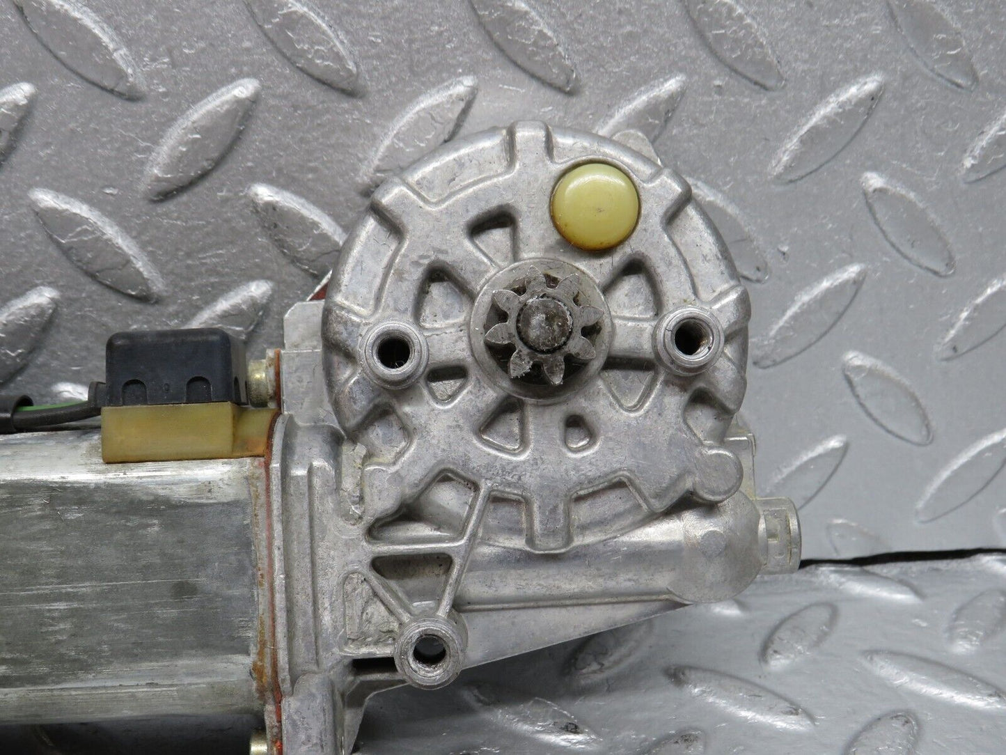 39194 Mercedes-Benz R107 500SL Coupe Left Door Window Regulator Motor Bosch 0130821017