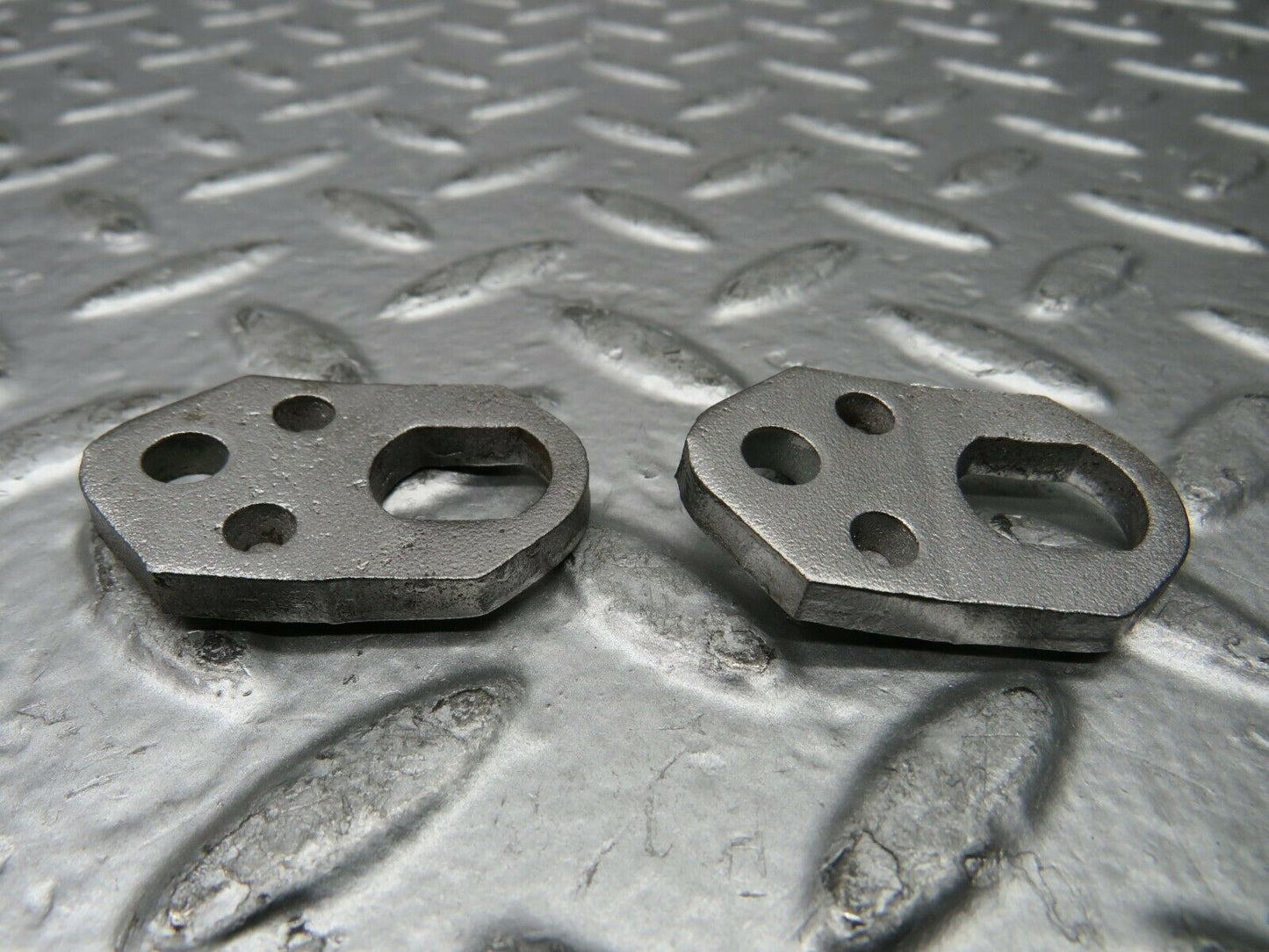 23173 Mercedes-Benz C107 450SLC Coupe Fuel Injector Bracket Pair