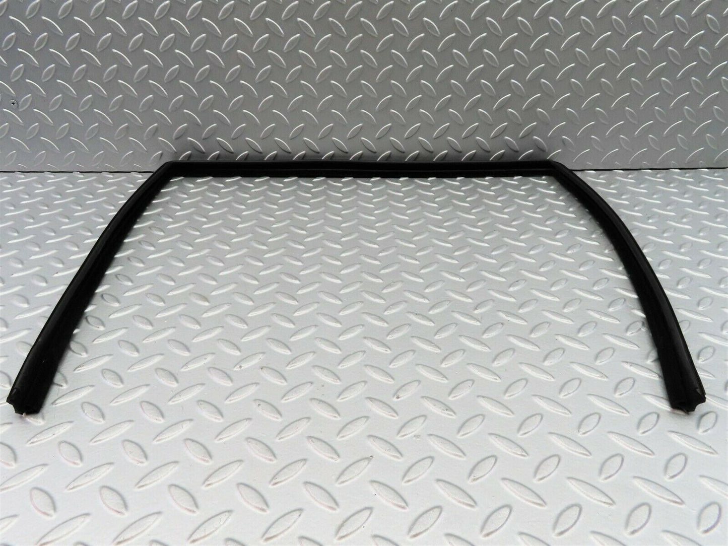 6613 Mercedes-Benz S124 E220 Wagon Window Seal Rubber Rear Left