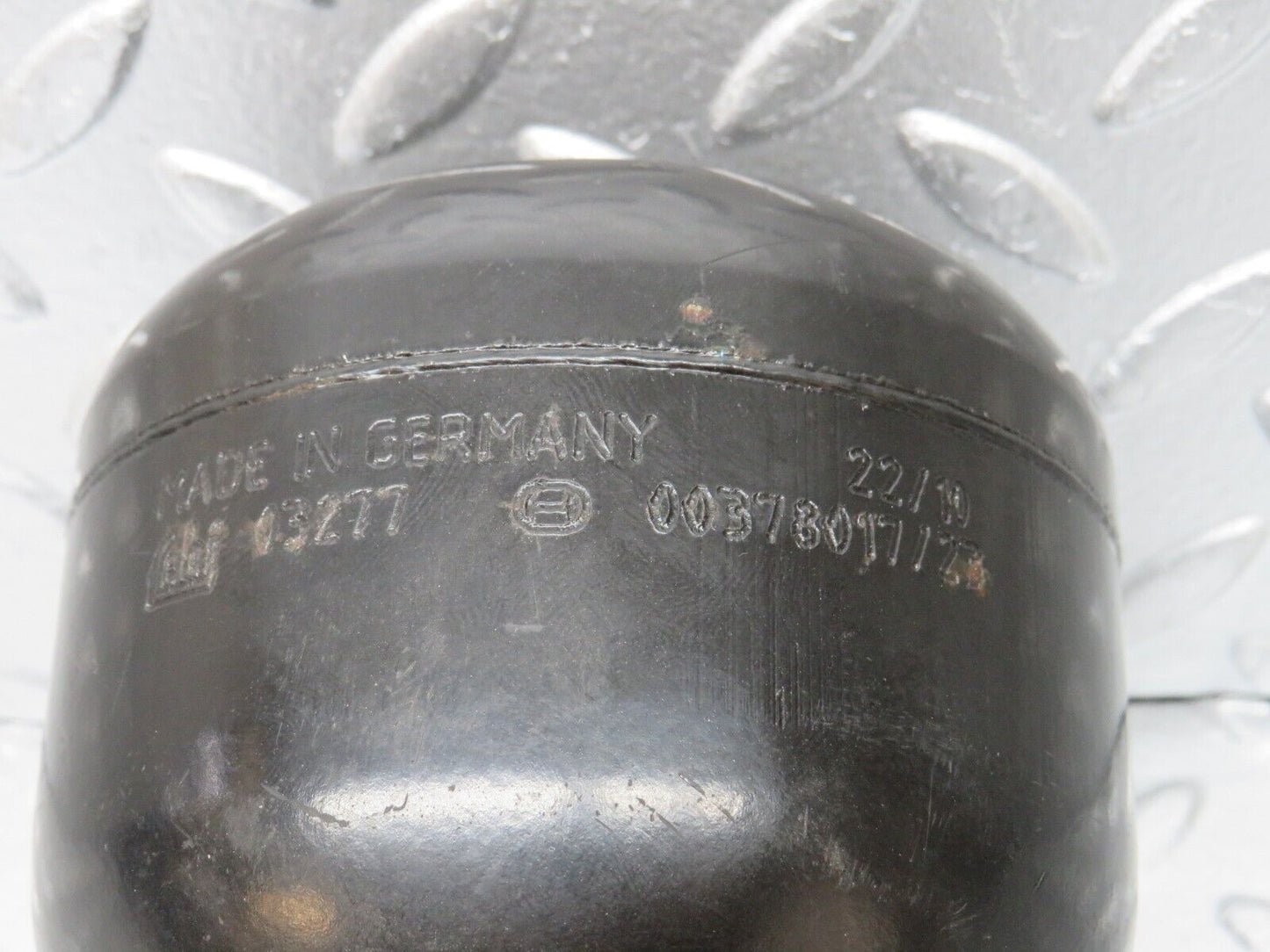 31549 Mercedes-Benz S124 220TE Wagon Rear Suspension Sphere 0037801723