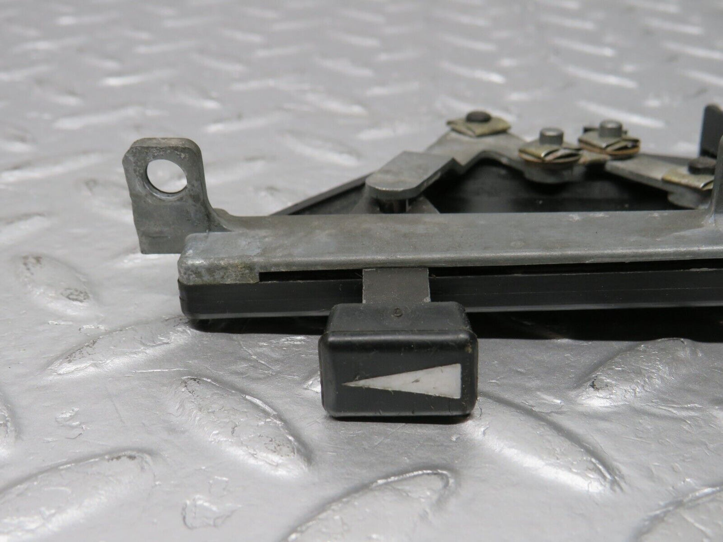 39201 Mercedes-Benz R107 500SL Air Vent Control Lever Right 1078300485