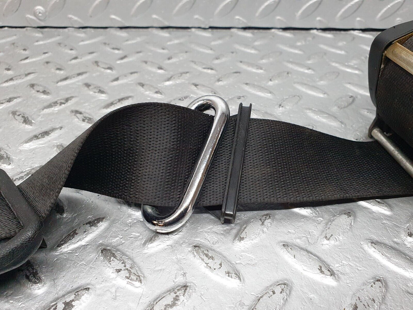 41268 Mercedes-Benz W126 300SE Rear Seat Belt Set With Buckles 124860050396 1248600585 1248601185