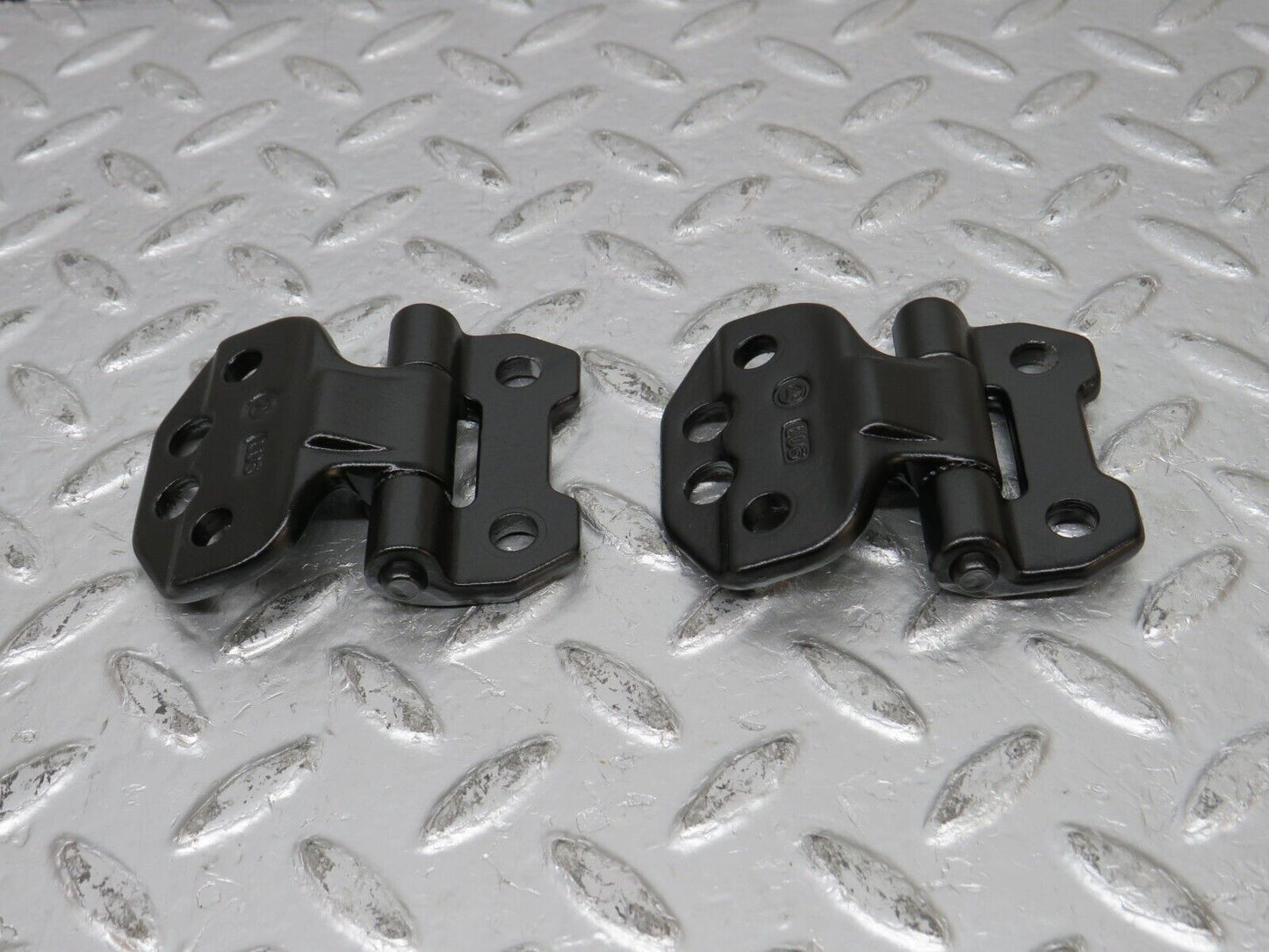 31533 Mercedes-Benz S124 220TE Wagon Door Hinge Right Side