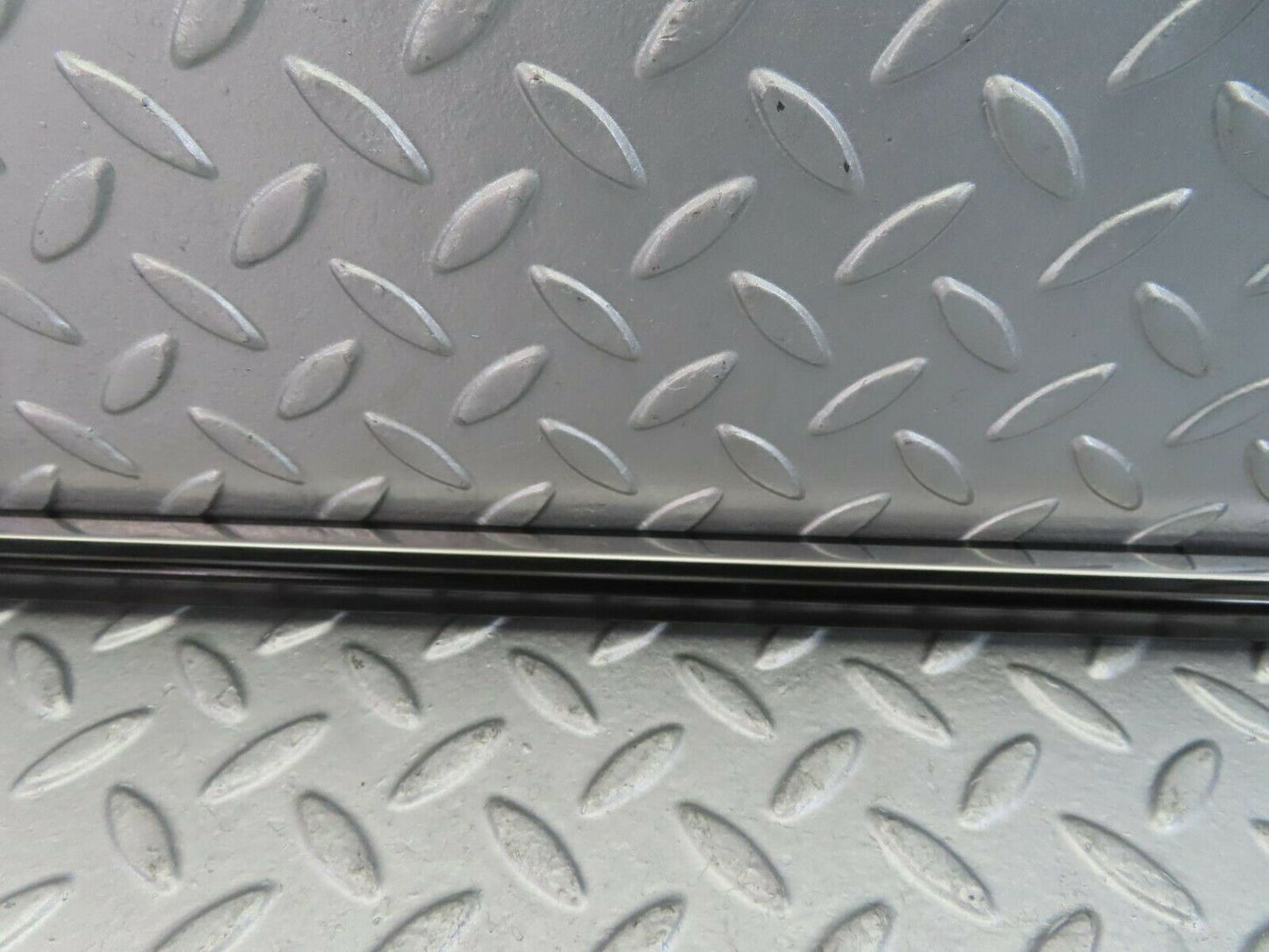 10244 Mercedes-Benz W123 Rear Left Door Centre Moulding Trim