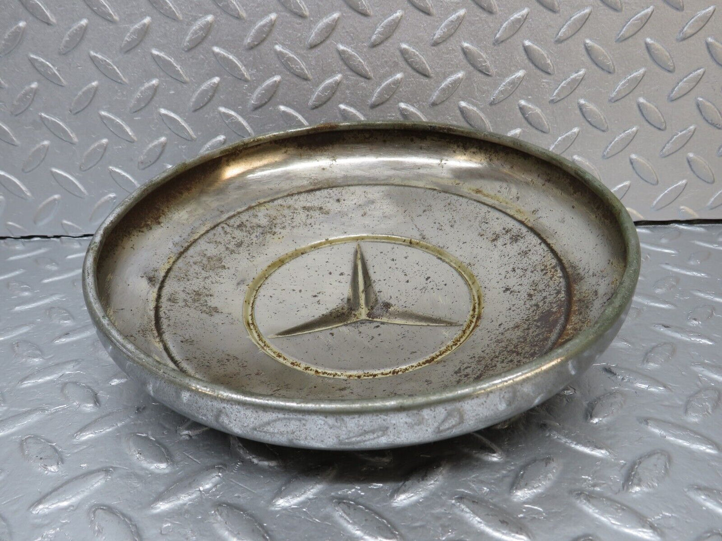 40351 Mercedes-Benz W110 230 Chrome Wheel Hub Cap
