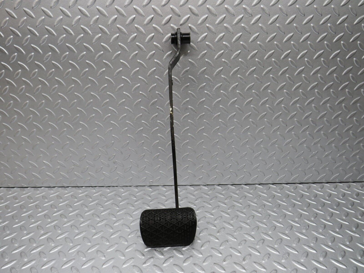 39140 Mercedes-Benz R107 500SL Brake Pedal With Rubber 1232910082
