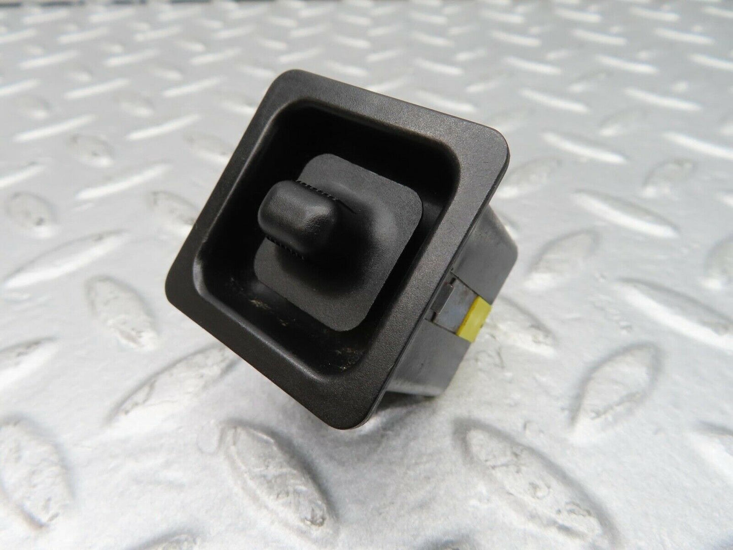 16102 Mercedes-Benz W123 280E Mirror Control Switch 2018200610