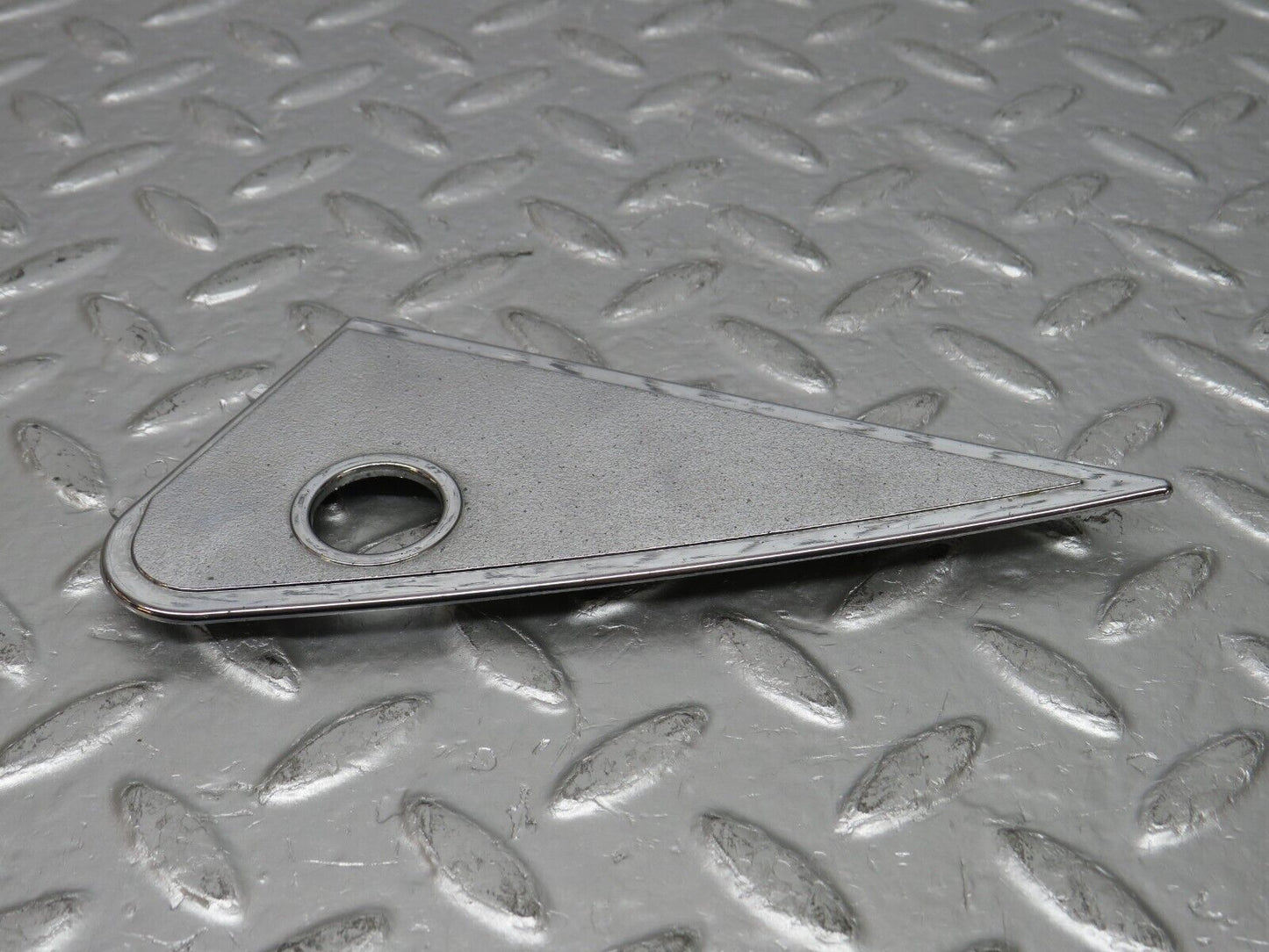 30997 Mercedes-Benz W123 200D Mirror Triangle Cover Left 1237250711