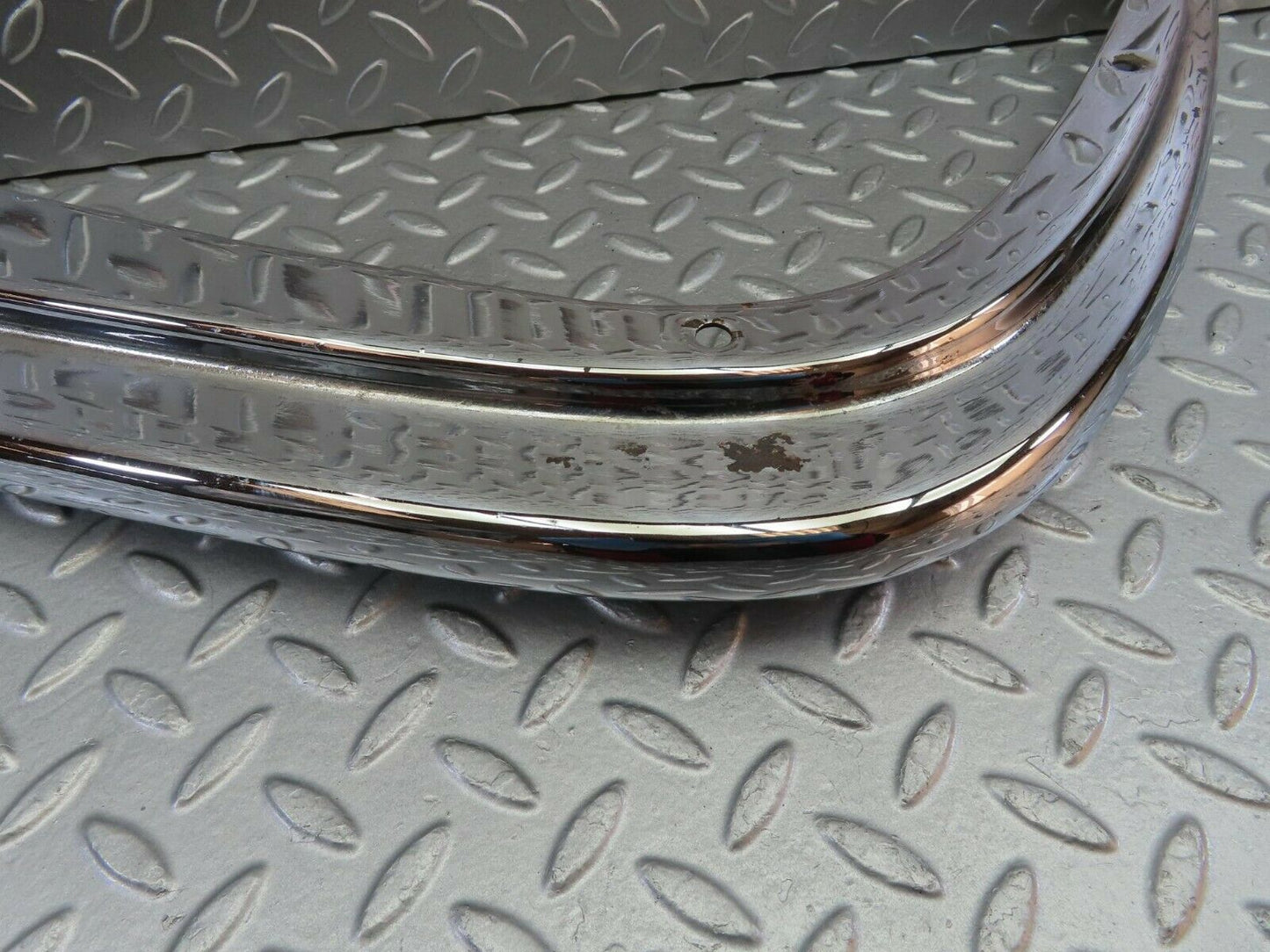 10607 Mercedes-Benz W108 Front Right Upper Bumper Corner